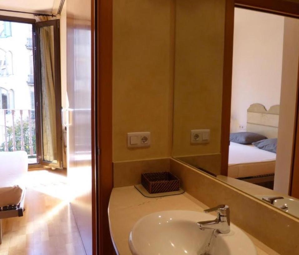 Sweet Bcn Rambla 48 Apartment *